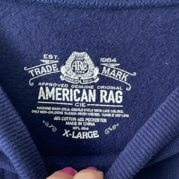 Tacky Christmas sweatshirt - Picture 3 of 3